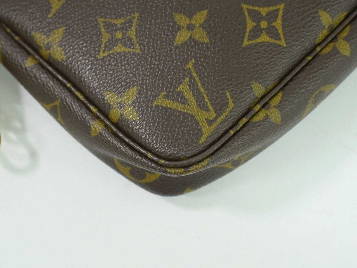 LOUIS VUITTON Pochette Accessoire Clutch Bag