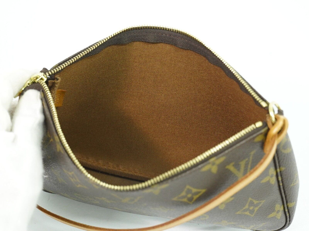 LOUIS VUITTON Pochette Accessoire Clutch Bag