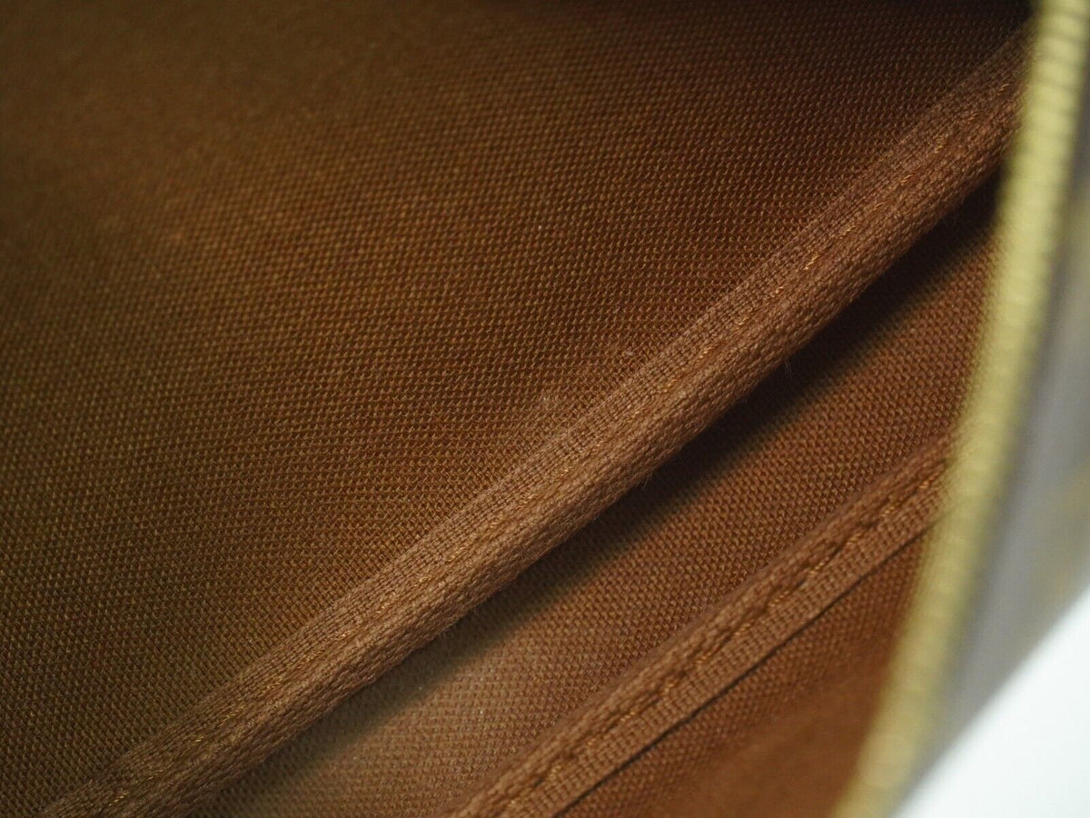 LOUIS VUITTON Pochette Accessoire Clutch Bag