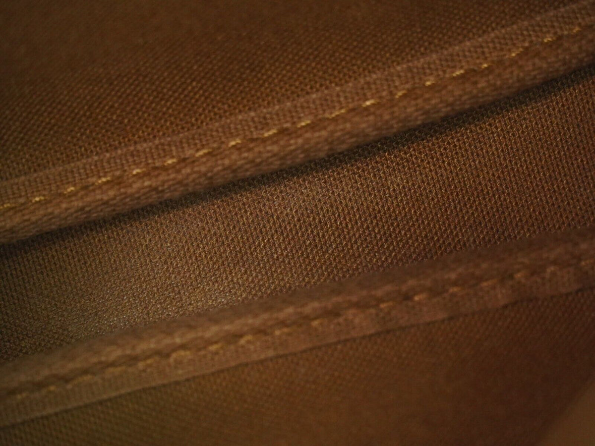 LOUIS VUITTON Pochette Accessoire Clutch Bag