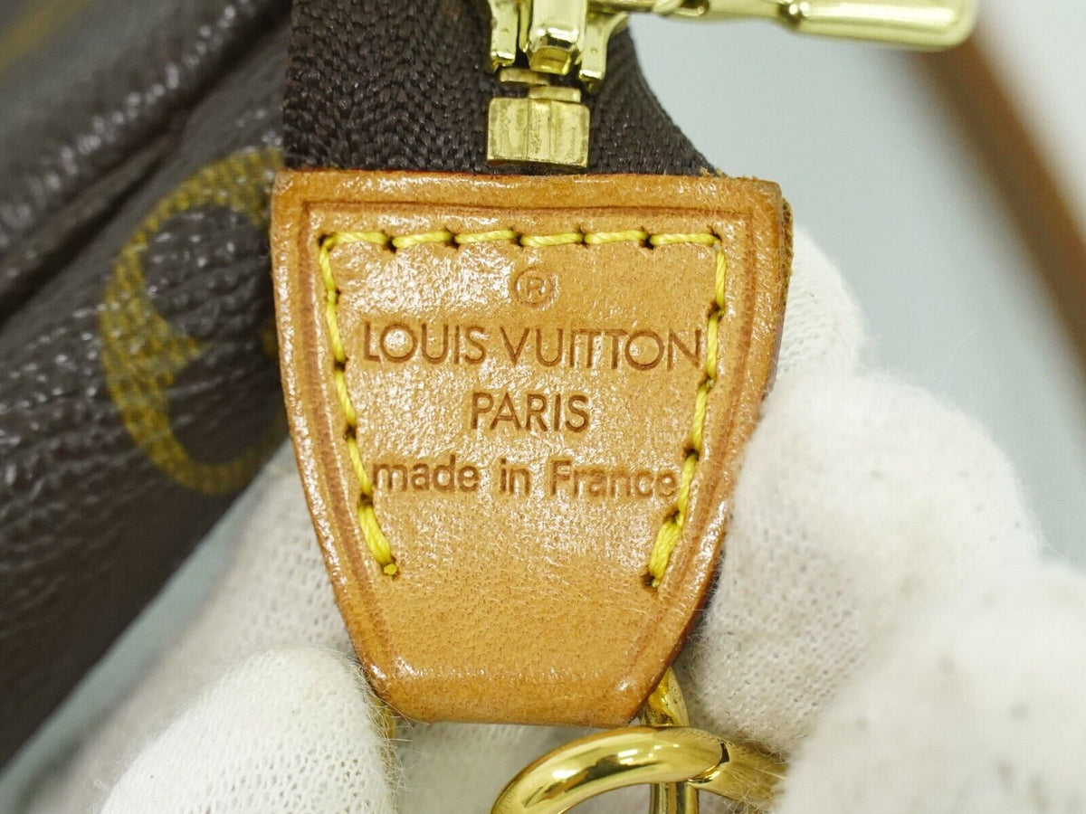 LOUIS VUITTON Pochette Accessoire Clutch Bag