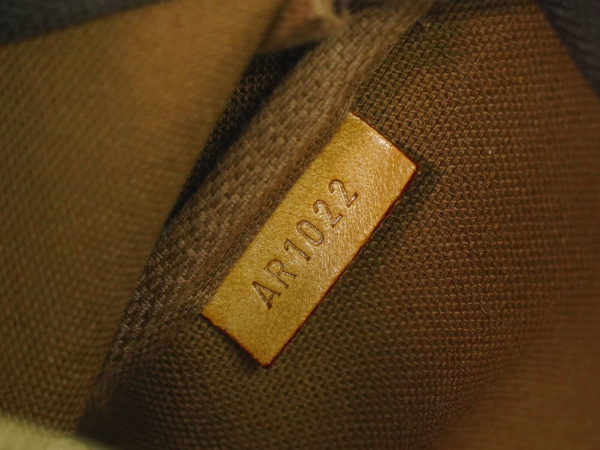 LOUIS VUITTON Pochette Accessoire Clutch Bag