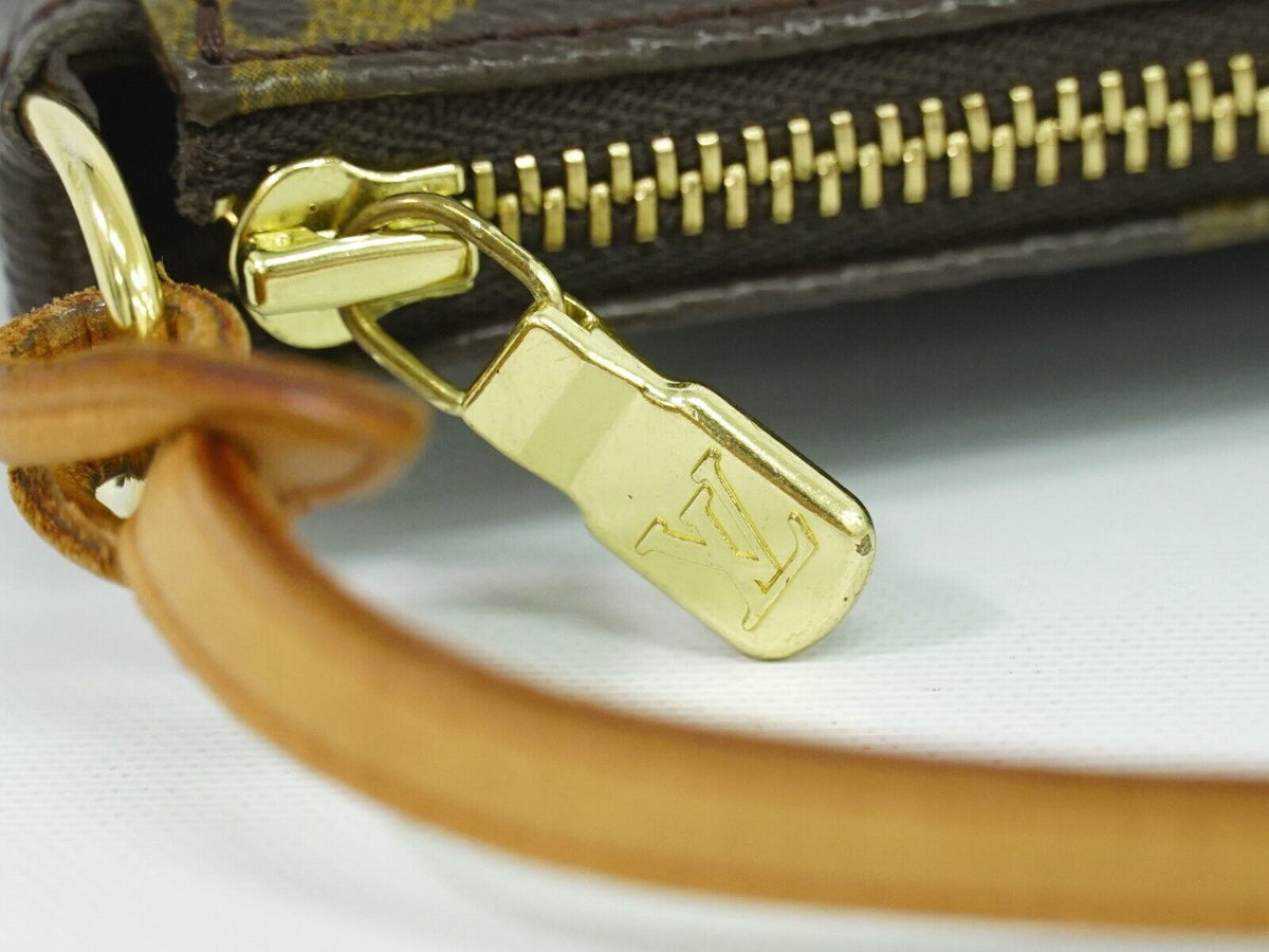LOUIS VUITTON Pochette Accessoire Clutch Bag