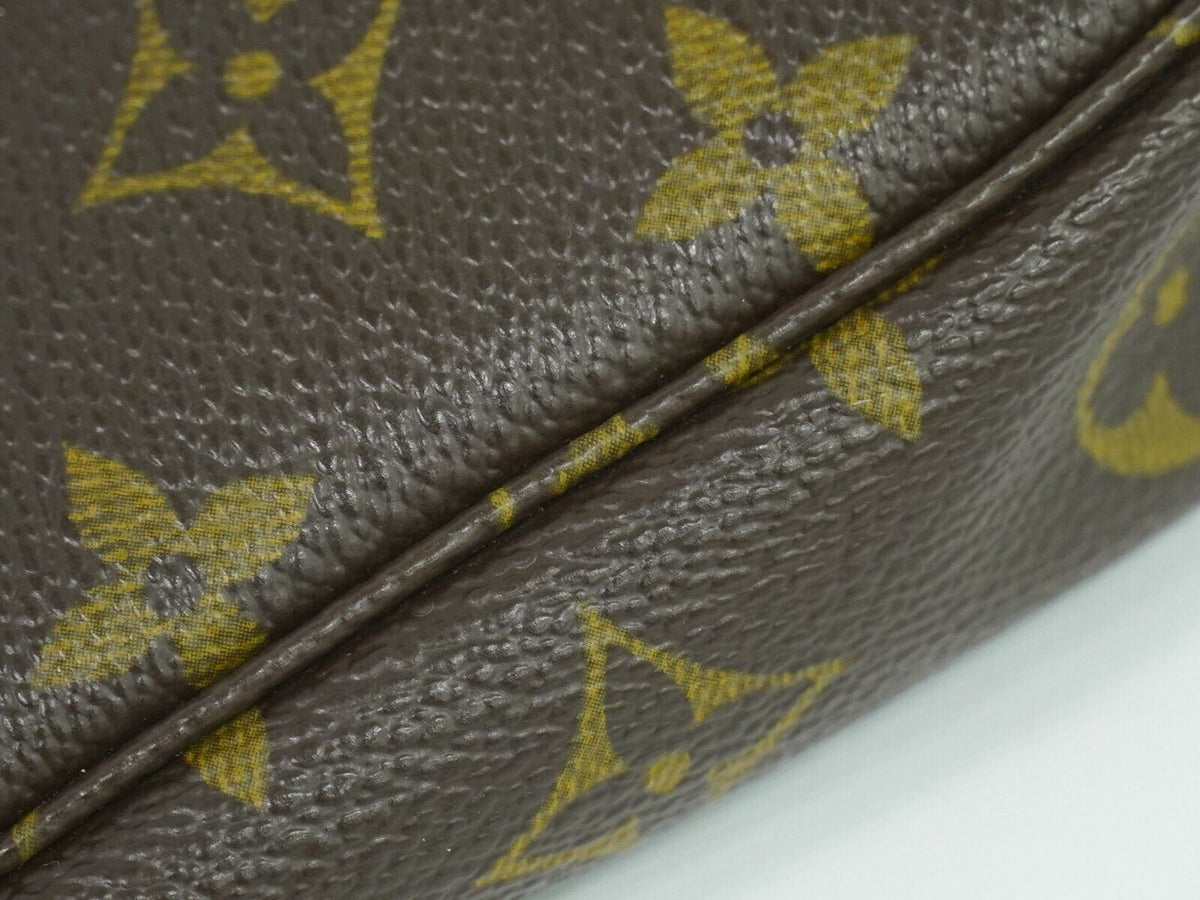LOUIS VUITTON Pochette Accessoire Clutch Bag