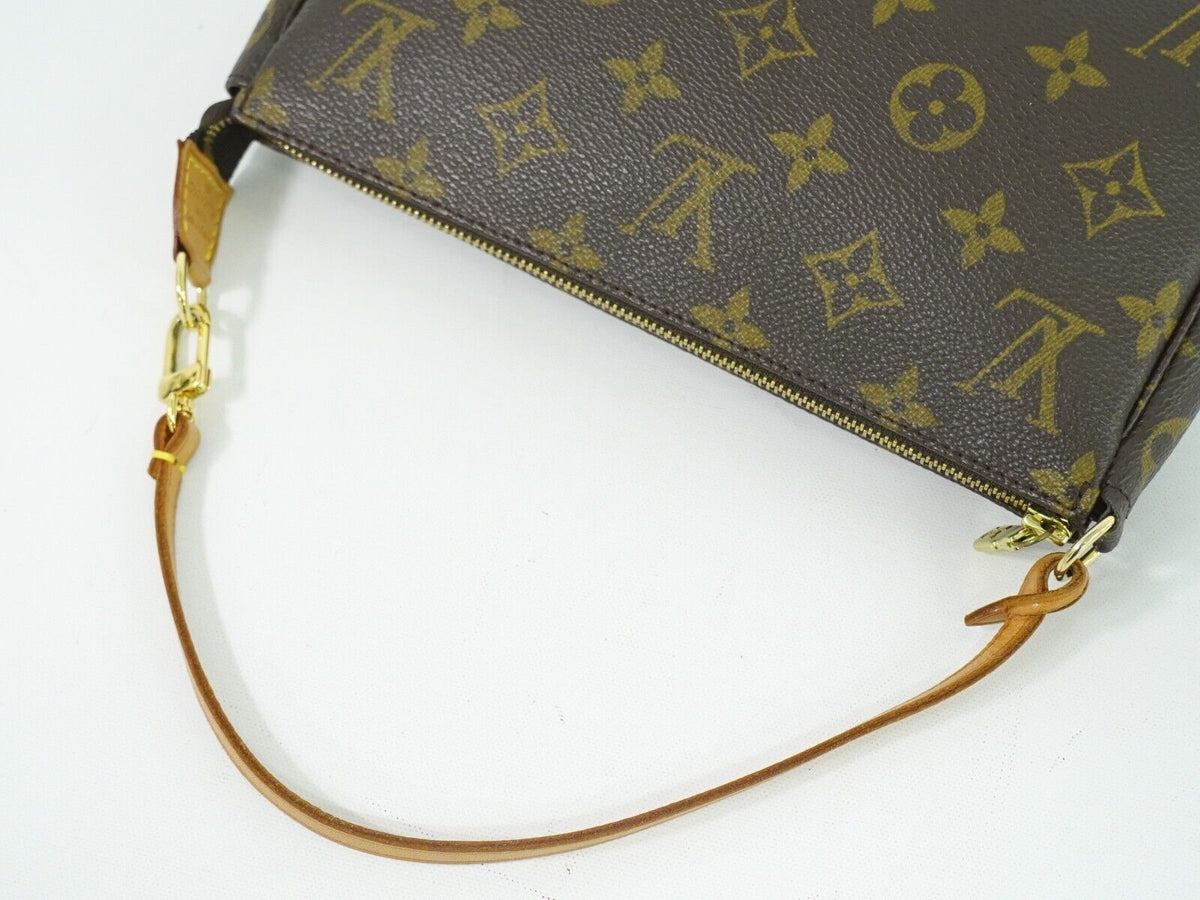 LOUIS VUITTON Pochette Accessoire Clutch Bag