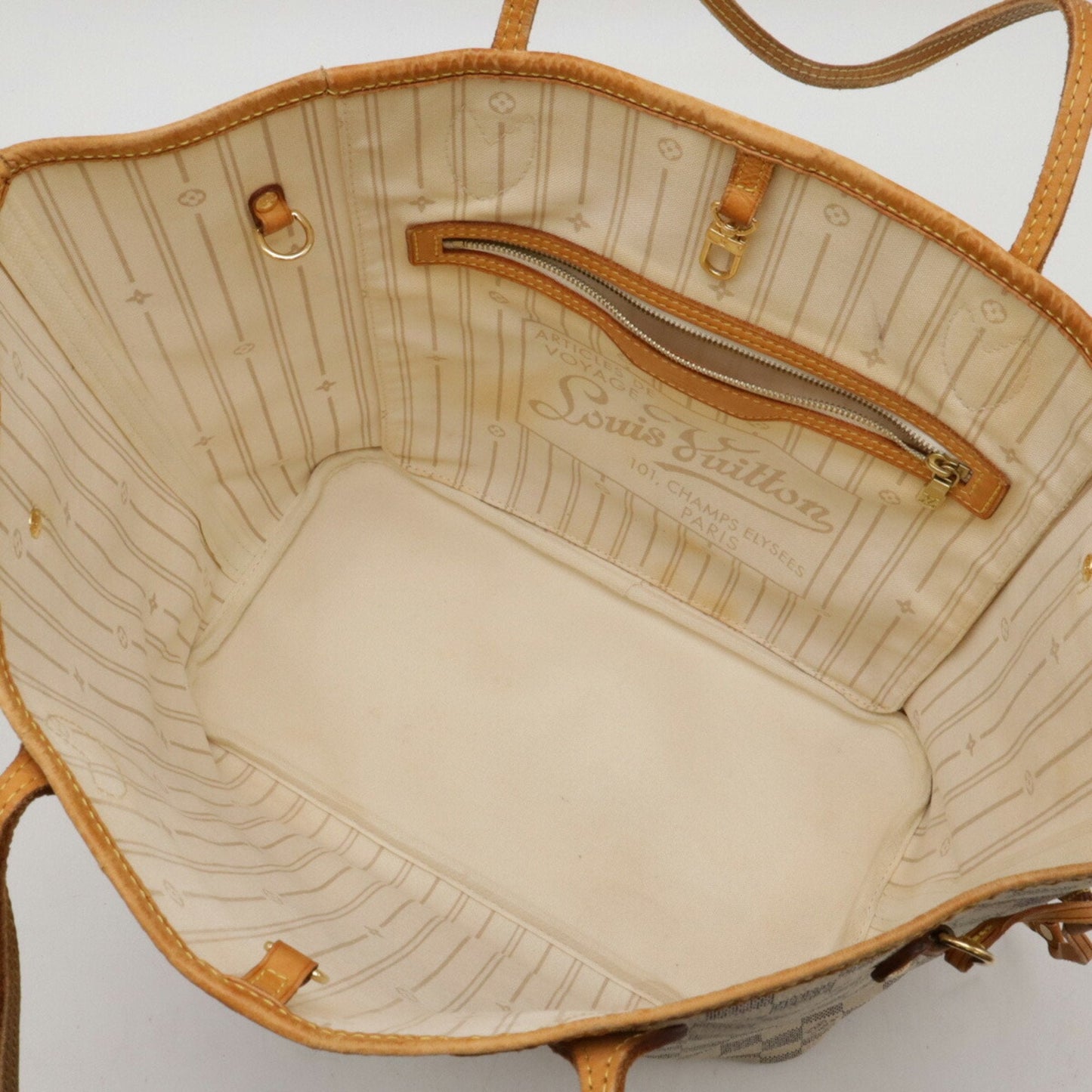 LOUIS VUITTON Neverfull MM Tote