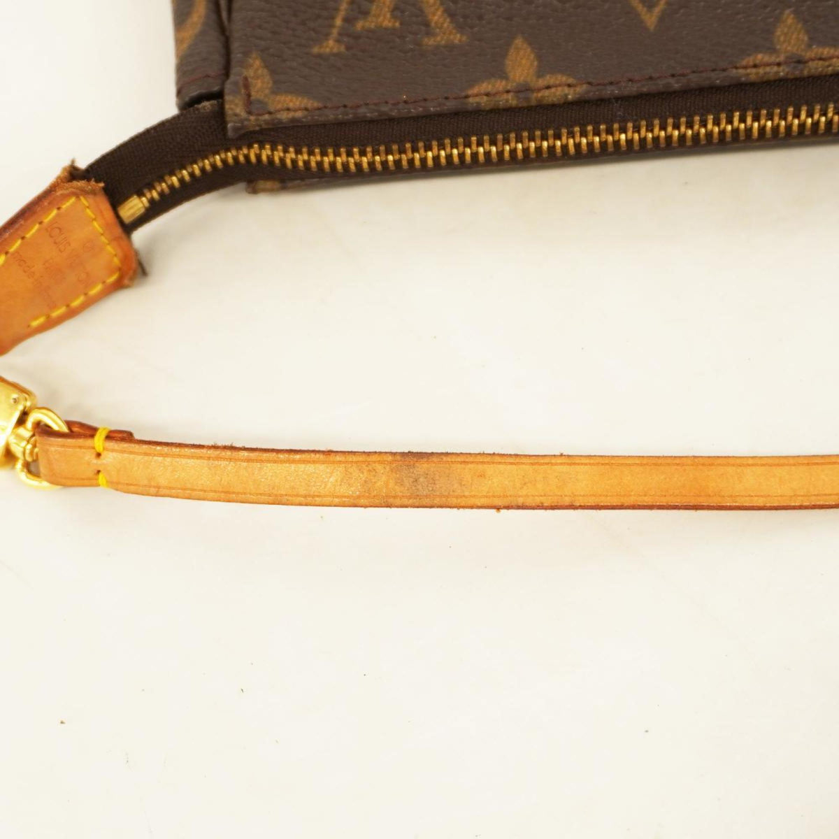 LOUIS VUITTON Pochette Accessoire Clutch Bag