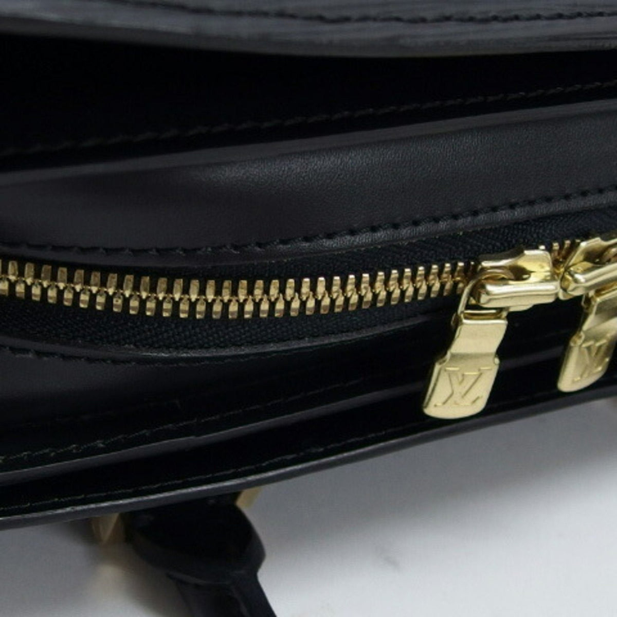 LOUIS VUITTON Pont Neuf Handbag