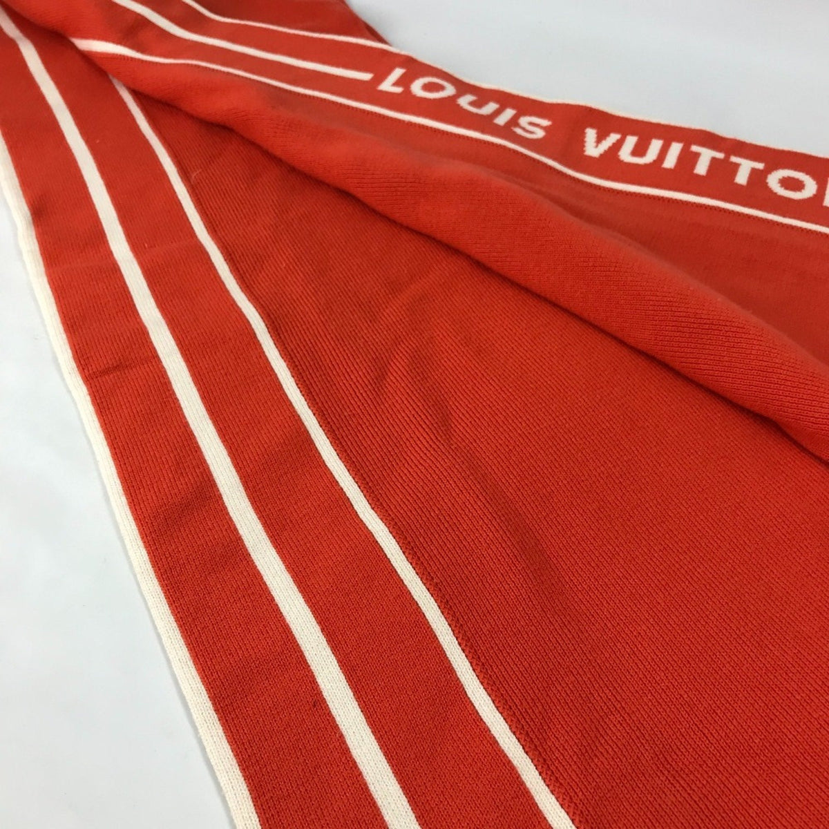LOUIS VUITTON Scarves