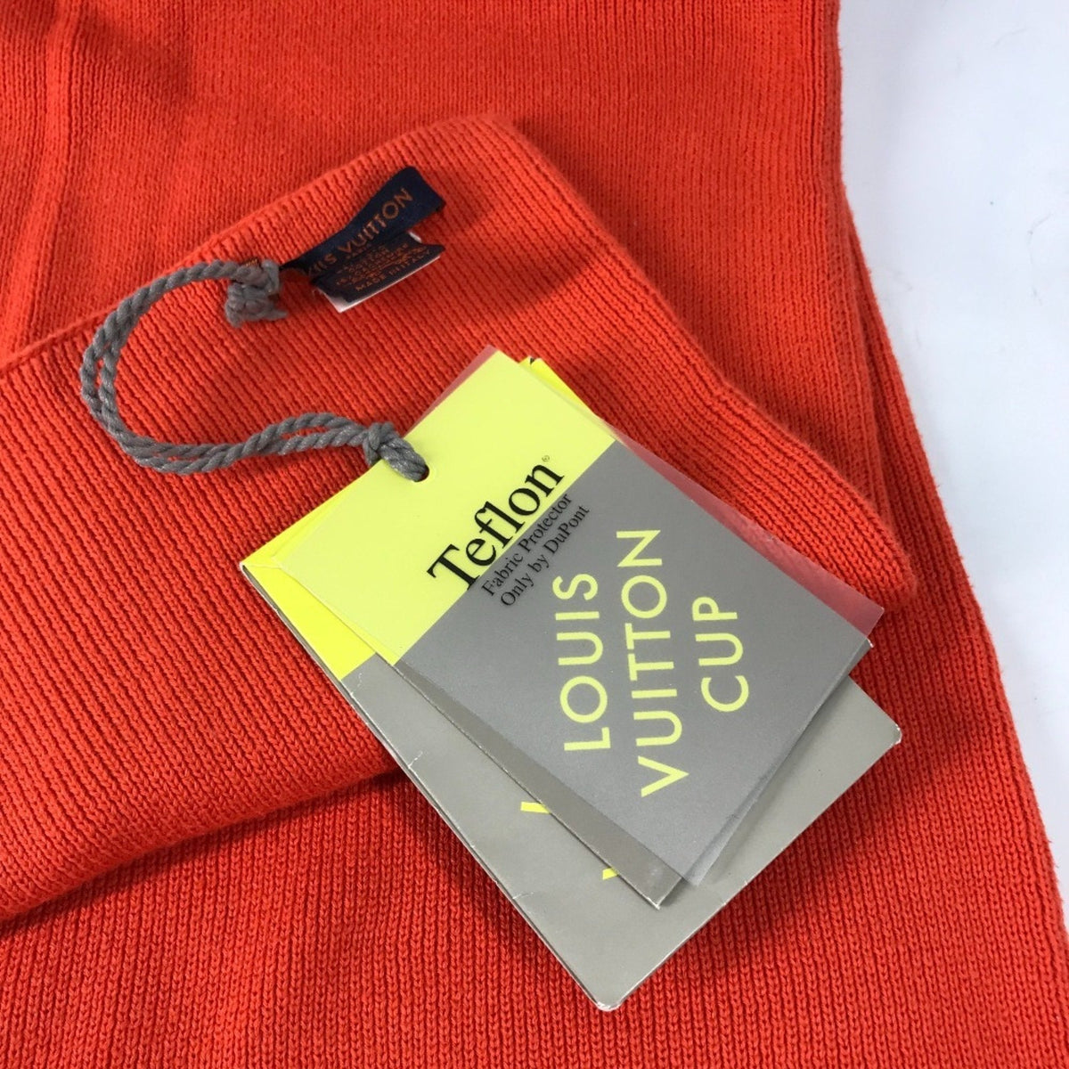 LOUIS VUITTON Scarves