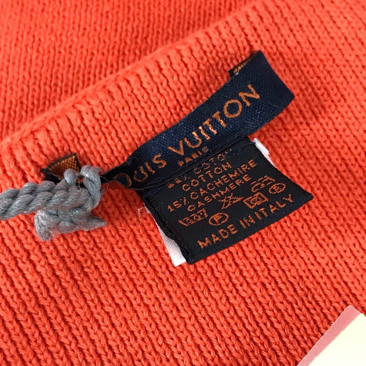LOUIS VUITTON Scarves