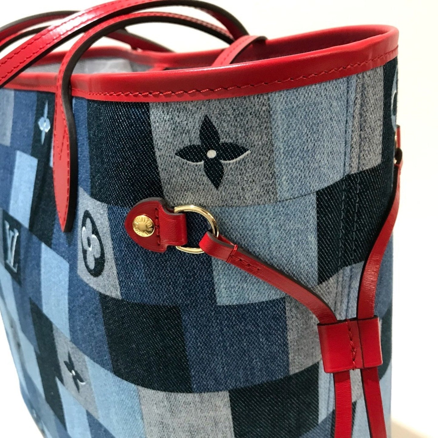 LOUIS VUITTON Neverfull MM Tote