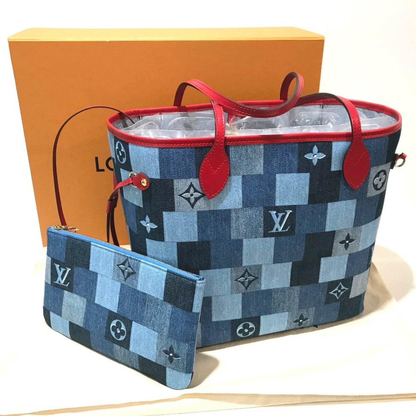 LOUIS VUITTON Neverfull MM Tote