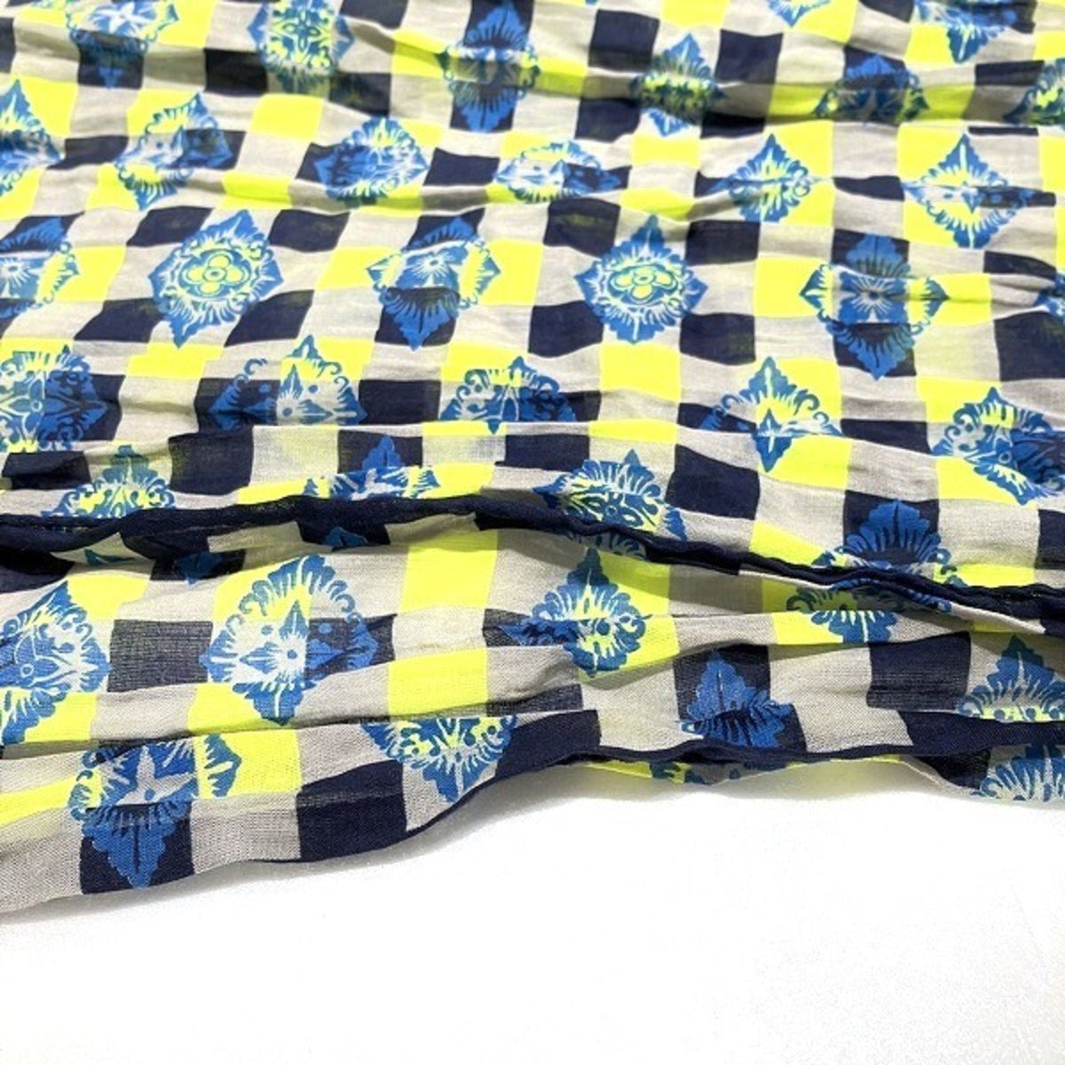LOUIS VUITTON Scarves