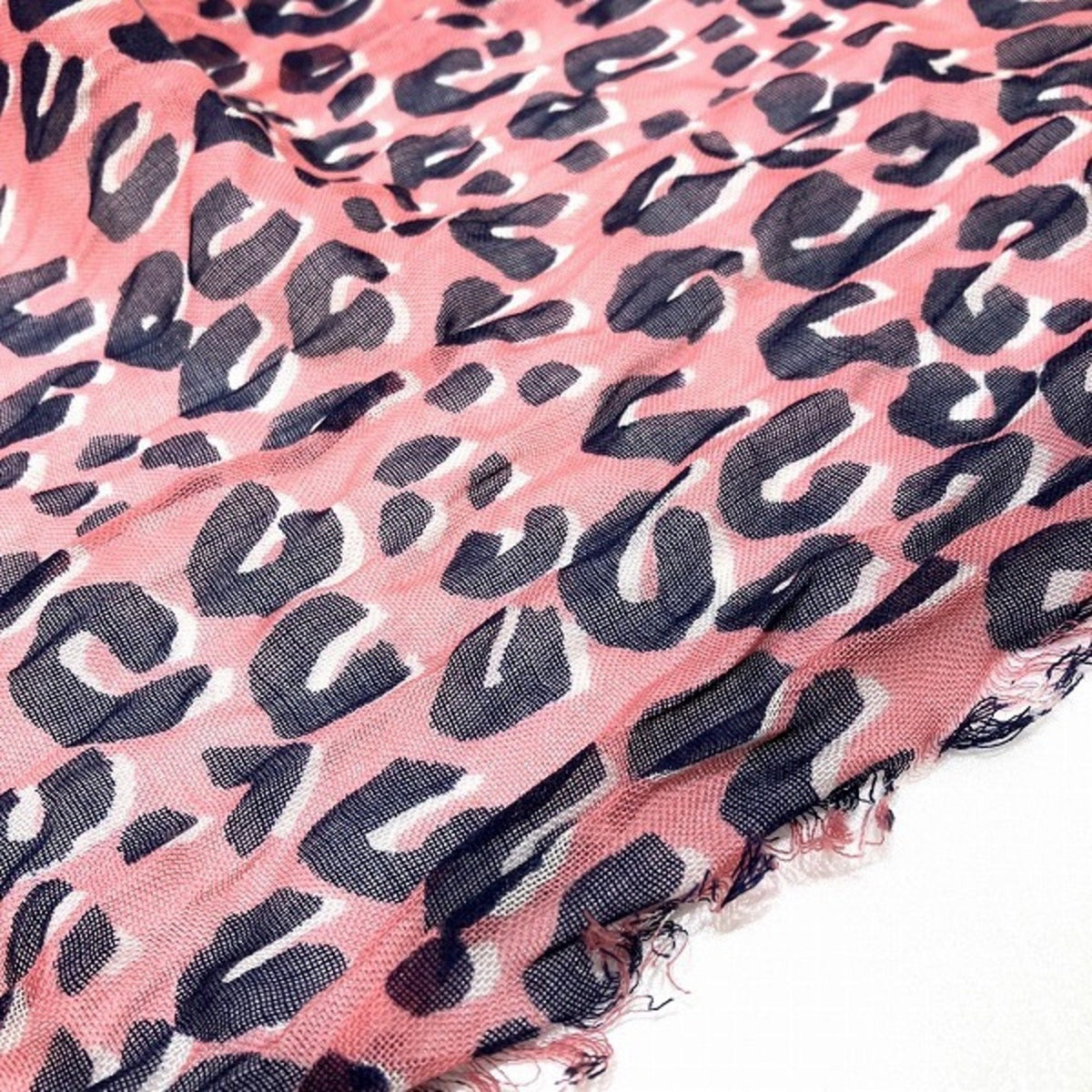 LOUIS VUITTON Scarves