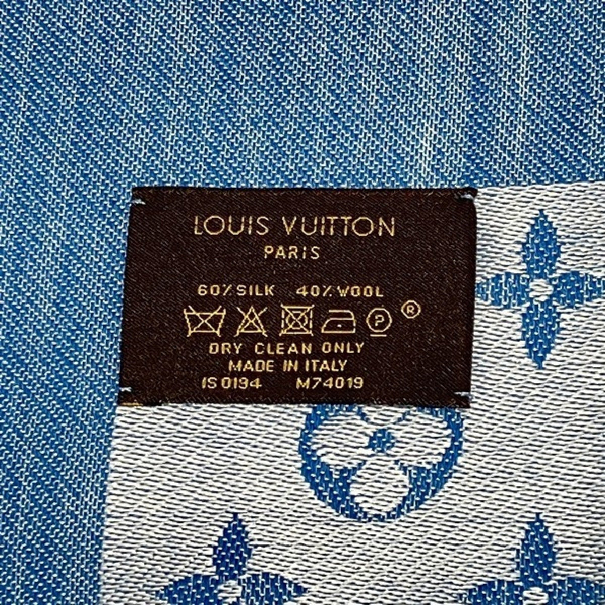 LOUIS VUITTON Scarves