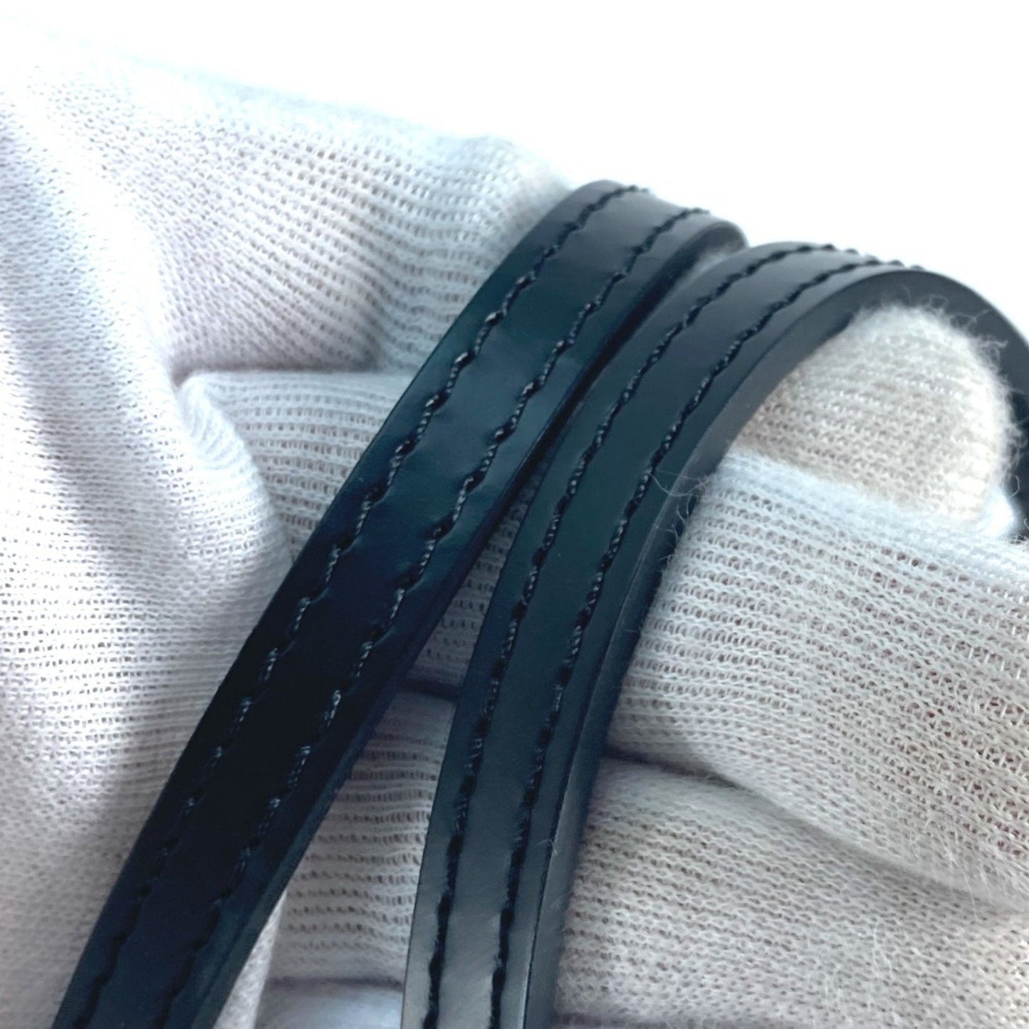 LOUIS VUITTON Neverfull MM Tote