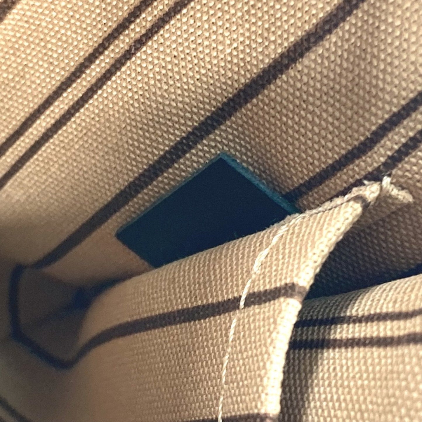 LOUIS VUITTON Neverfull MM Tote