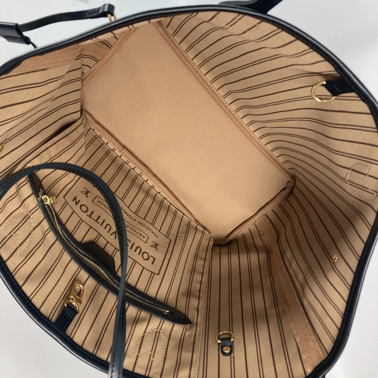 LOUIS VUITTON Neverfull MM Tote