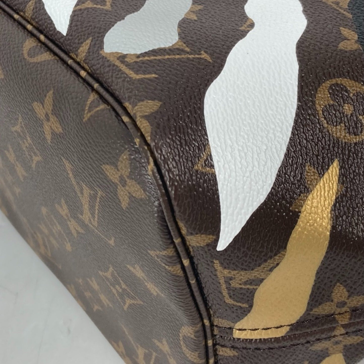 LOUIS VUITTON Neverfull MM Tote