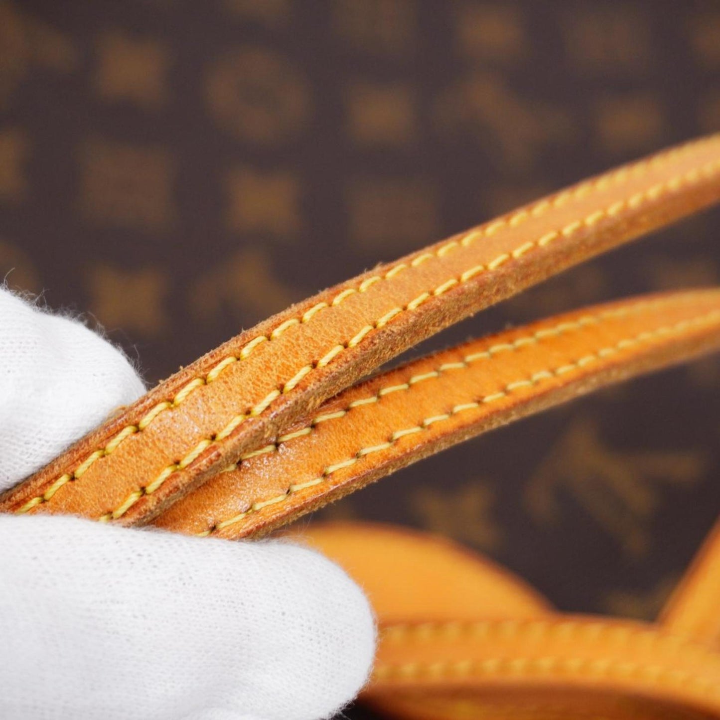 LOUIS VUITTON Neverfull MM Tote