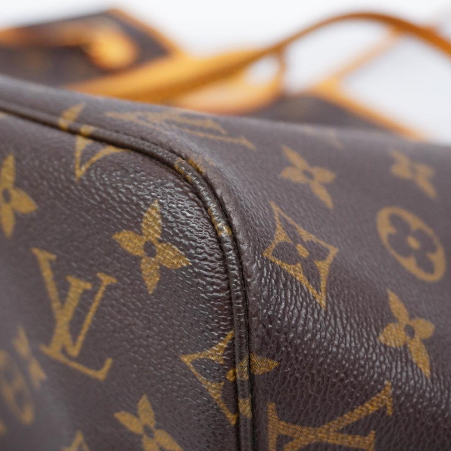 LOUIS VUITTON Neverfull MM Tote