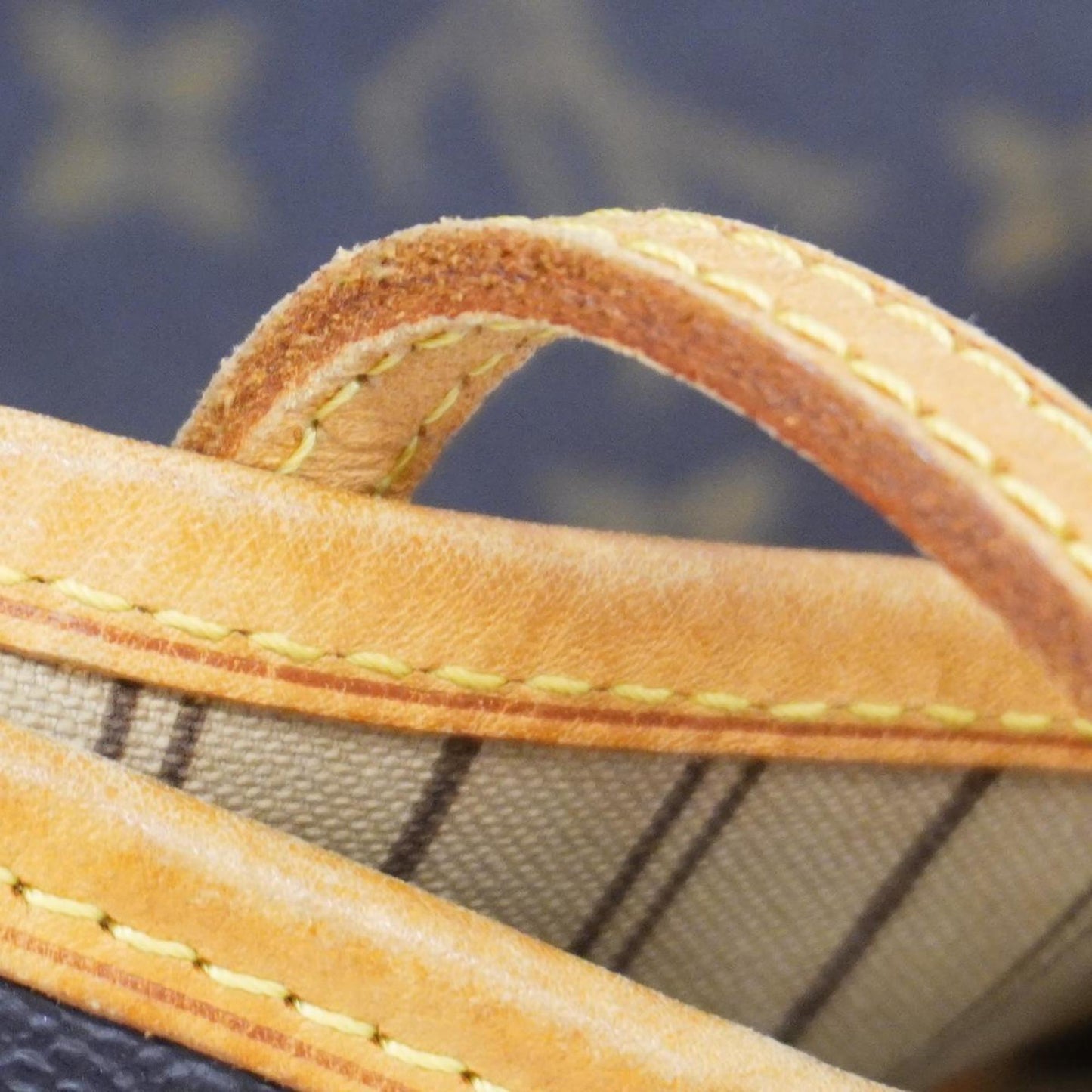 LOUIS VUITTON Neverfull MM Tote