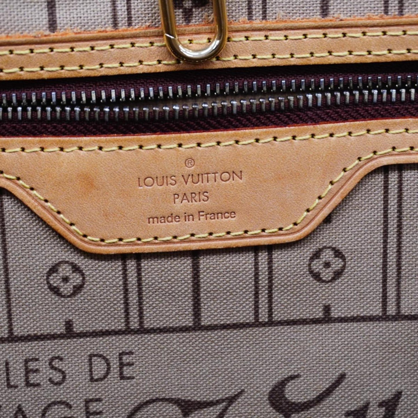 LOUIS VUITTON Neverfull MM Tote