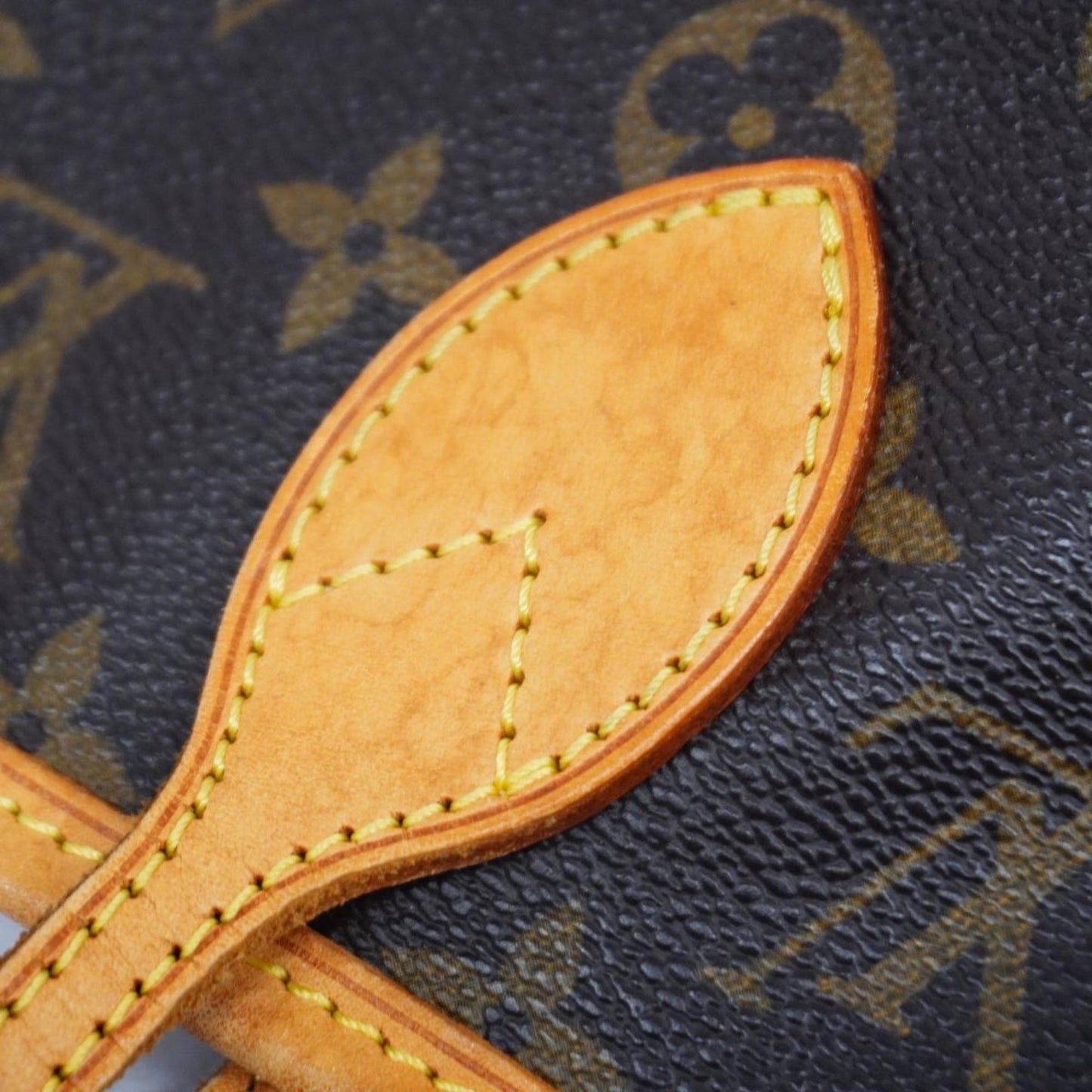 LOUIS VUITTON Neverfull MM Tote