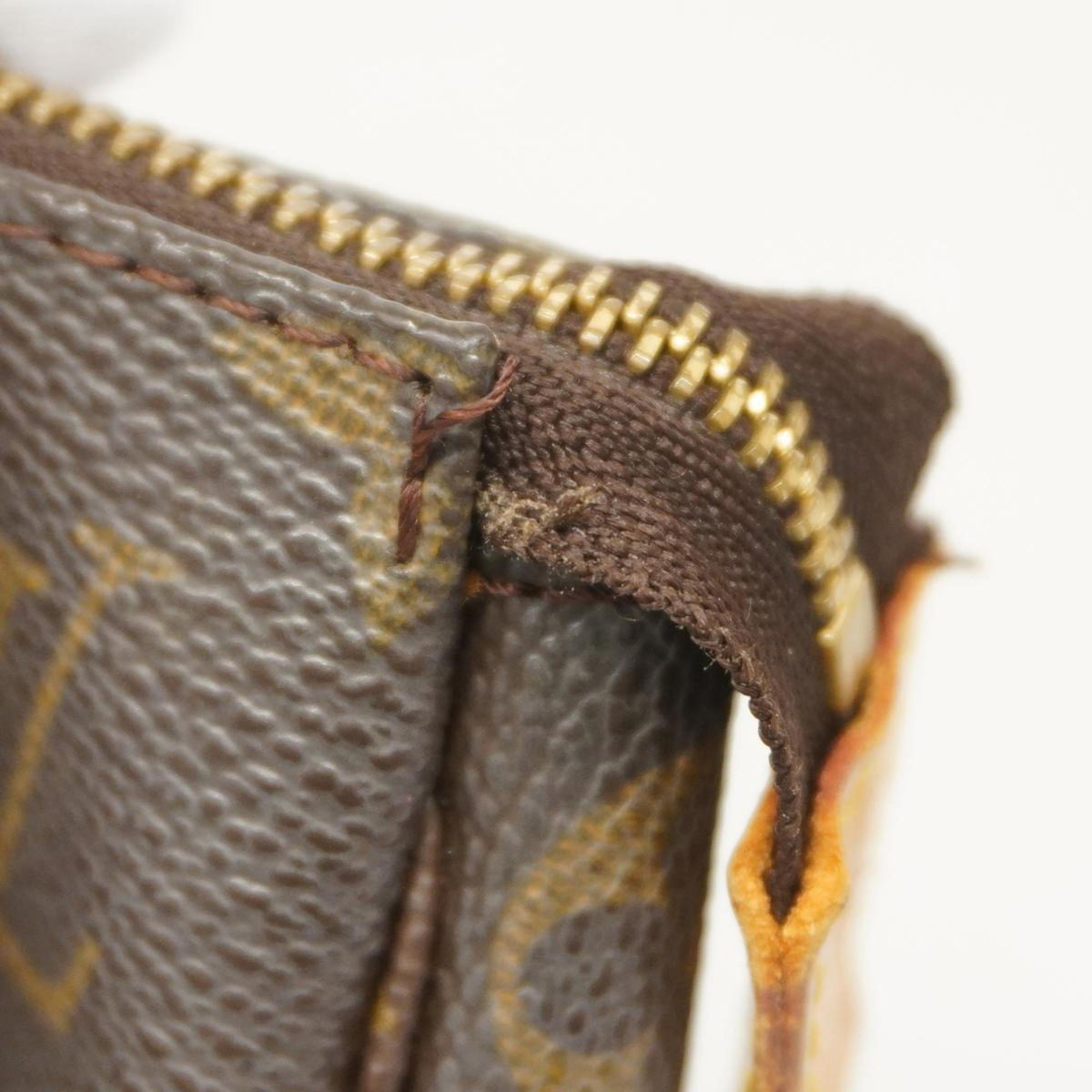LOUIS VUITTON Pochette accessoires Clutch Bag