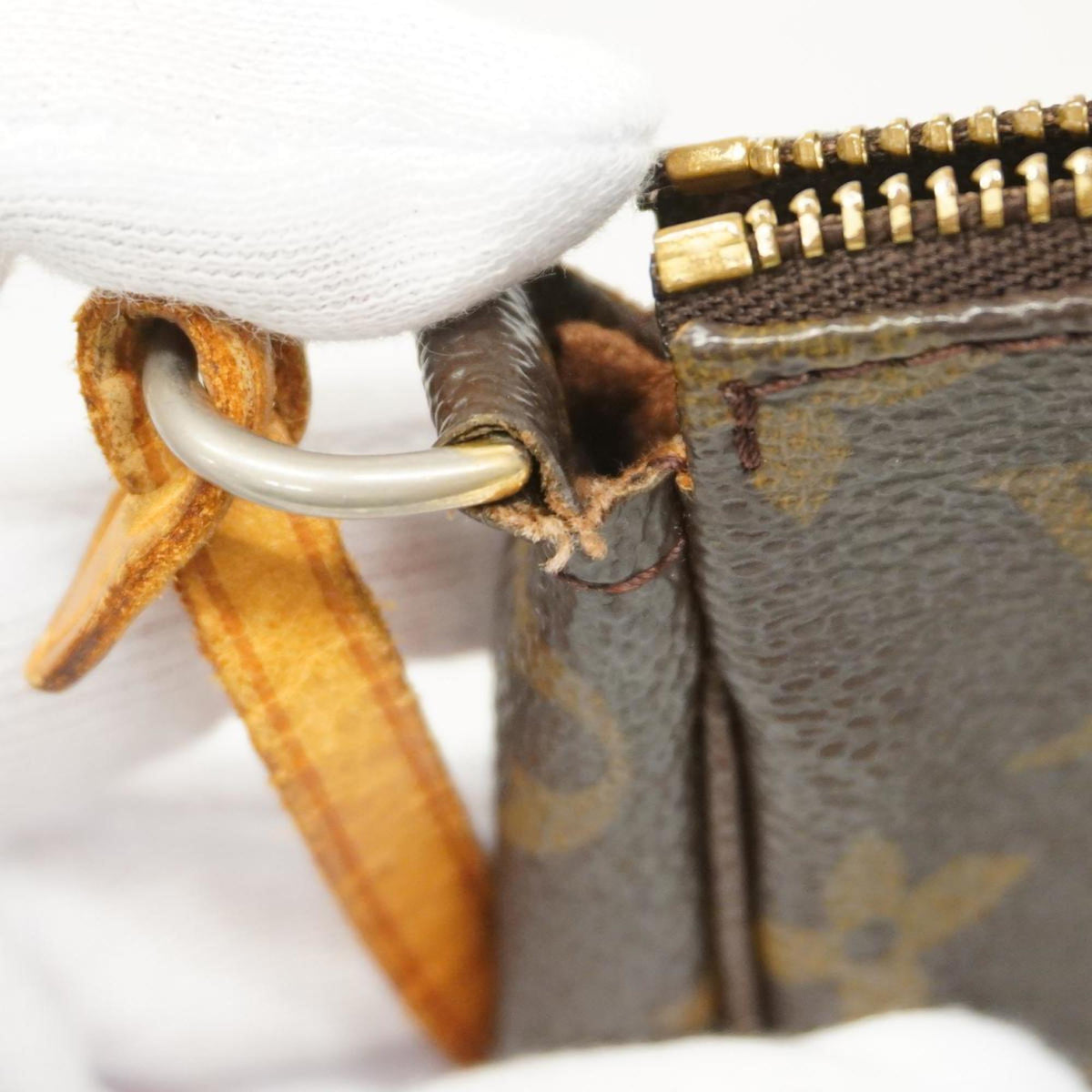 LOUIS VUITTON Pochette accessoires Clutch Bag