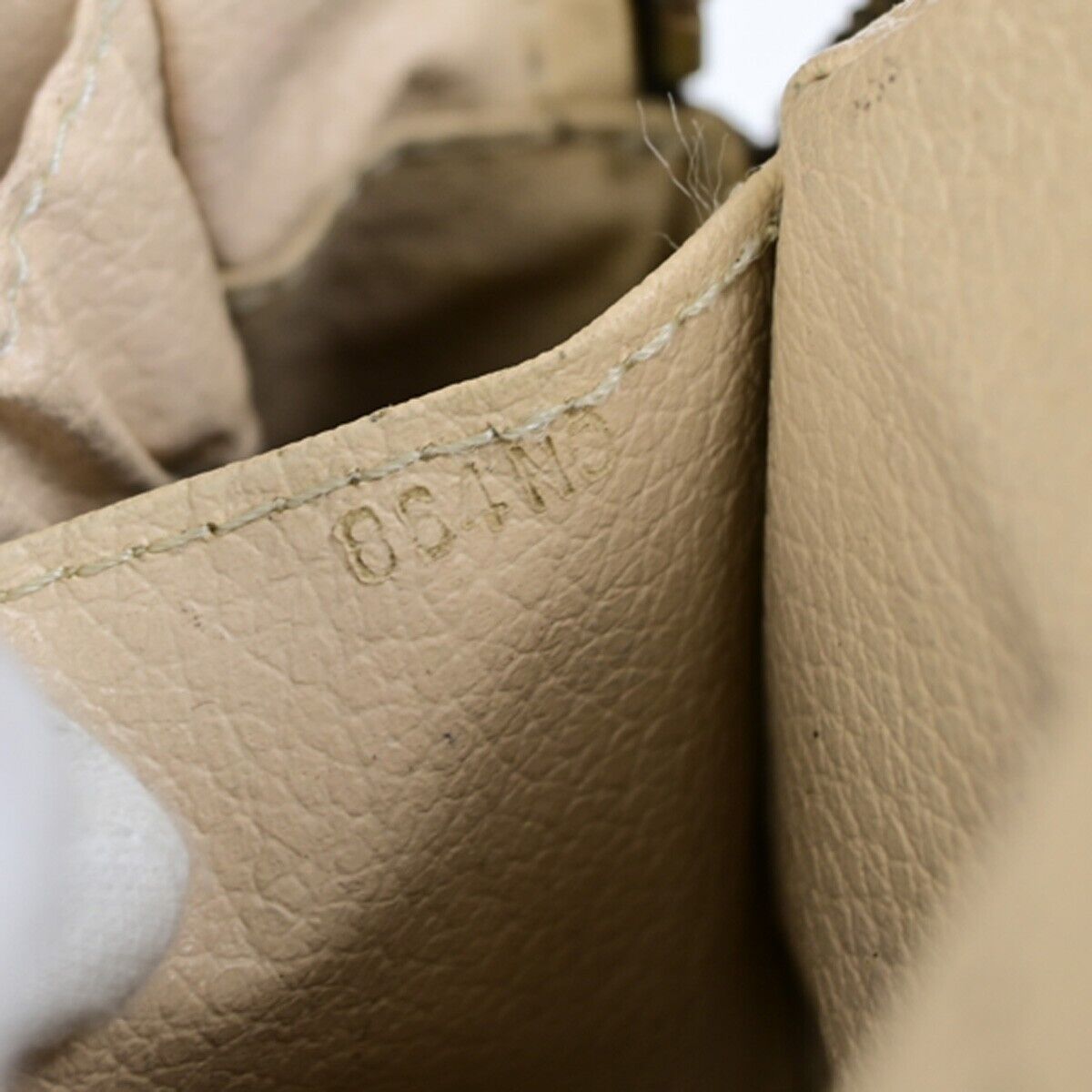 LOUIS VUITTON Trousse Toilette 28 Clutch Bag