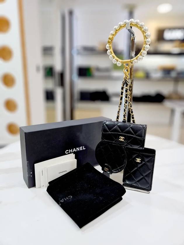 Mark Pearl Chain Organizer Black Lambskin Card Wallet Exhibition Grade AP2230 Chanel