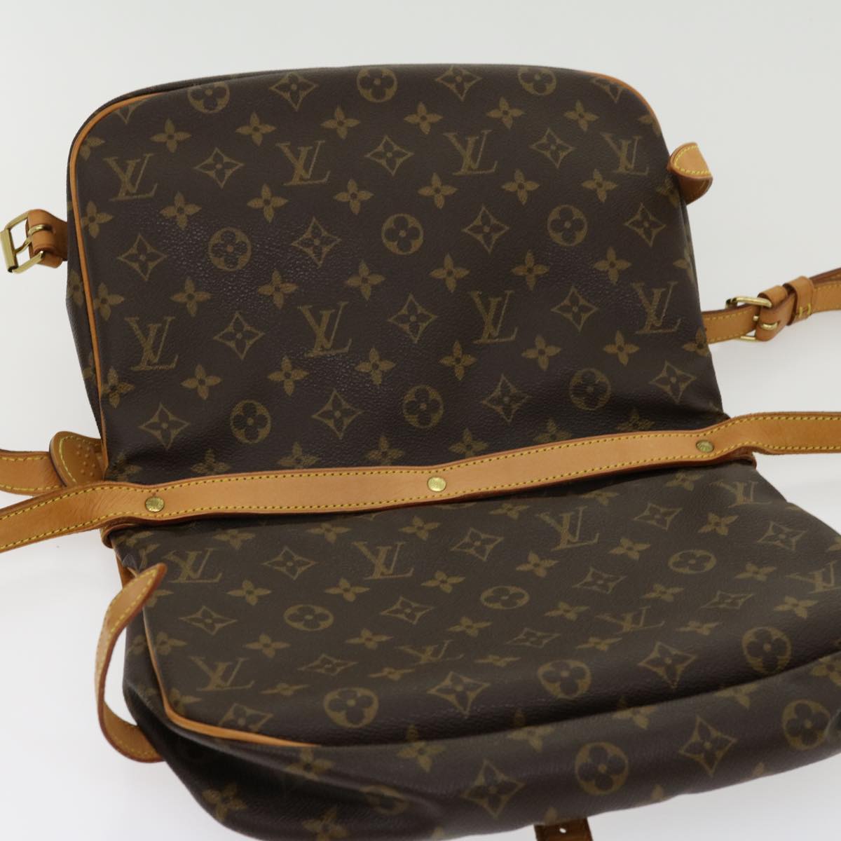 Louis Vuitton Saumur 30 Shoulder Bag