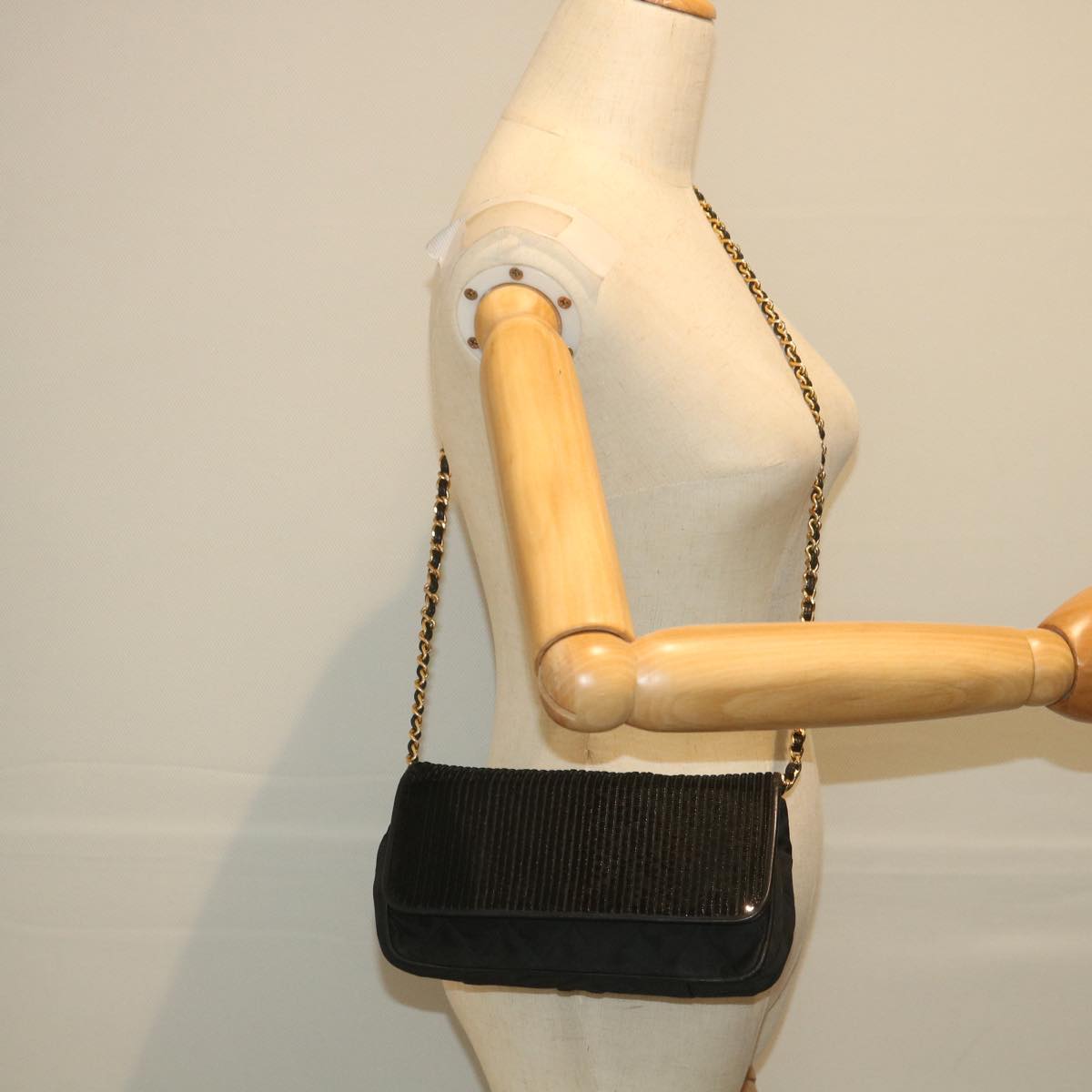CHANEL Shoulder Bag