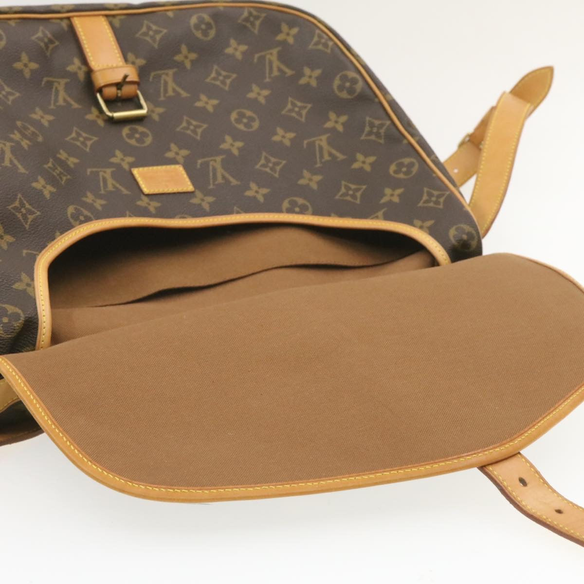 Louis Vuitton Saumur 35 Shoulder Bag