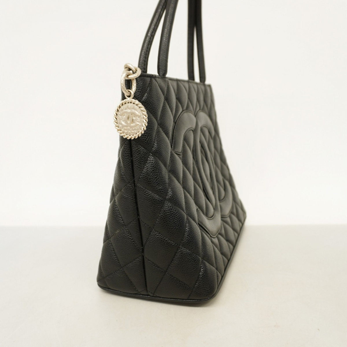 Chanel Medaillon