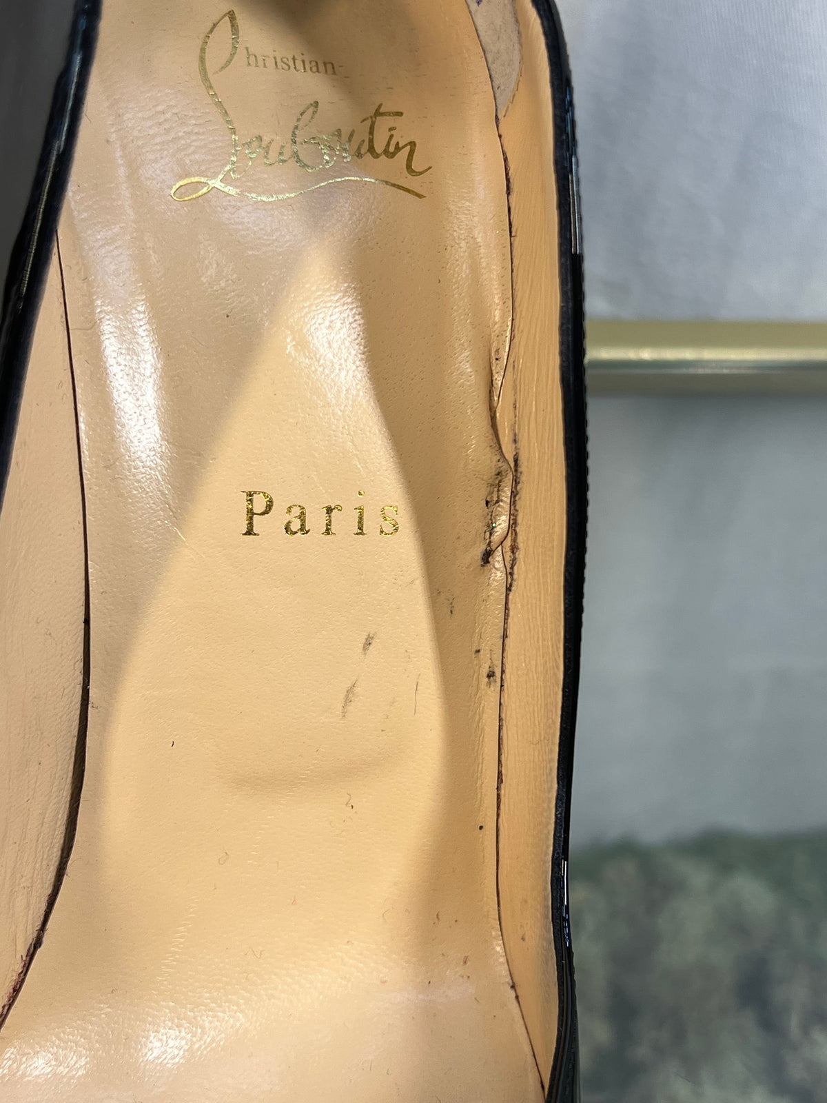 CHRISTIAN LOUBOUTIN Black Patent Leather Hot Chick Pumps Sz 40