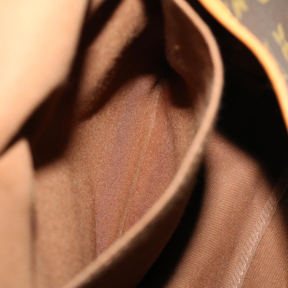 Louis Vuitton Saumur 35 Shoulder Bag