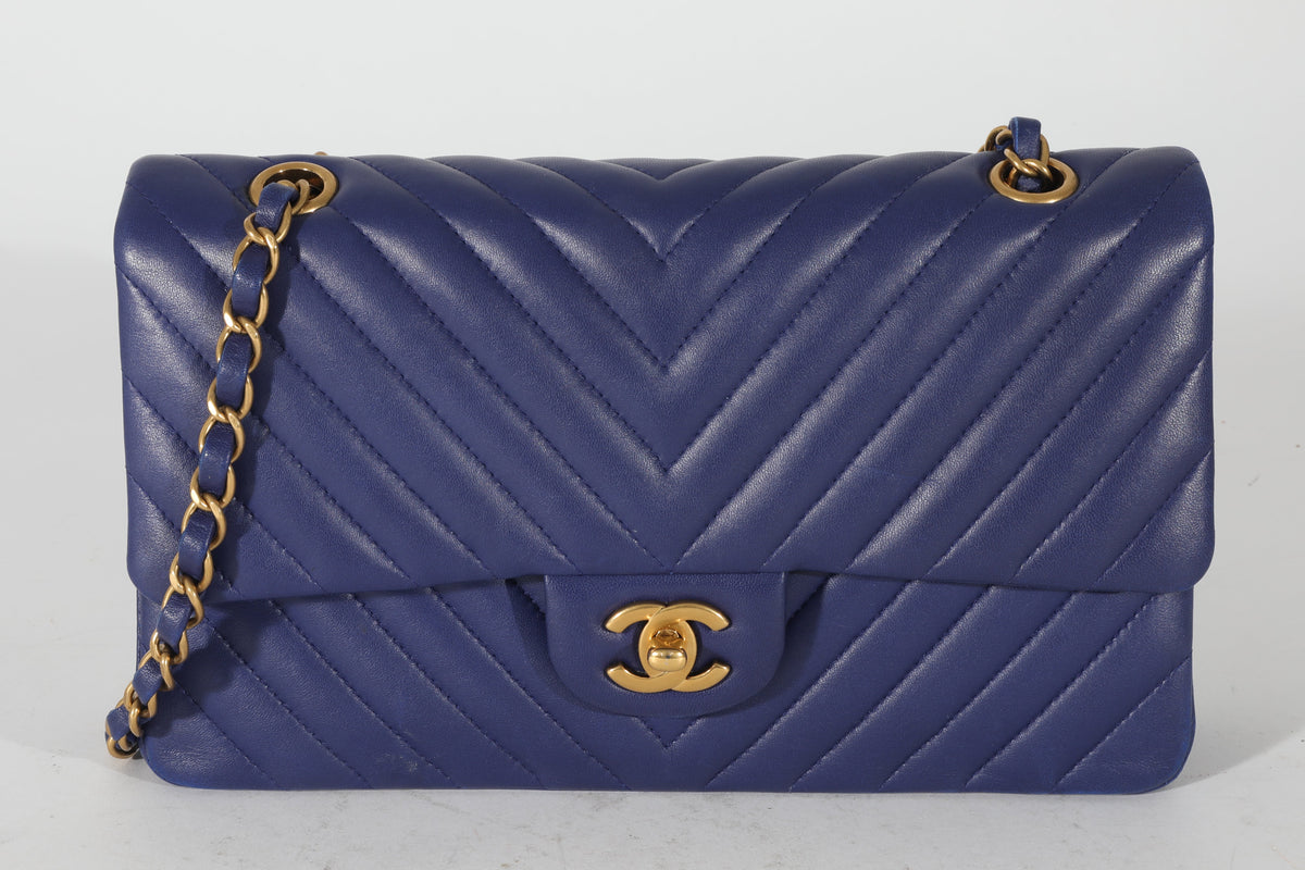 CHANEL Navy Chevron Medium Classic Double Flap