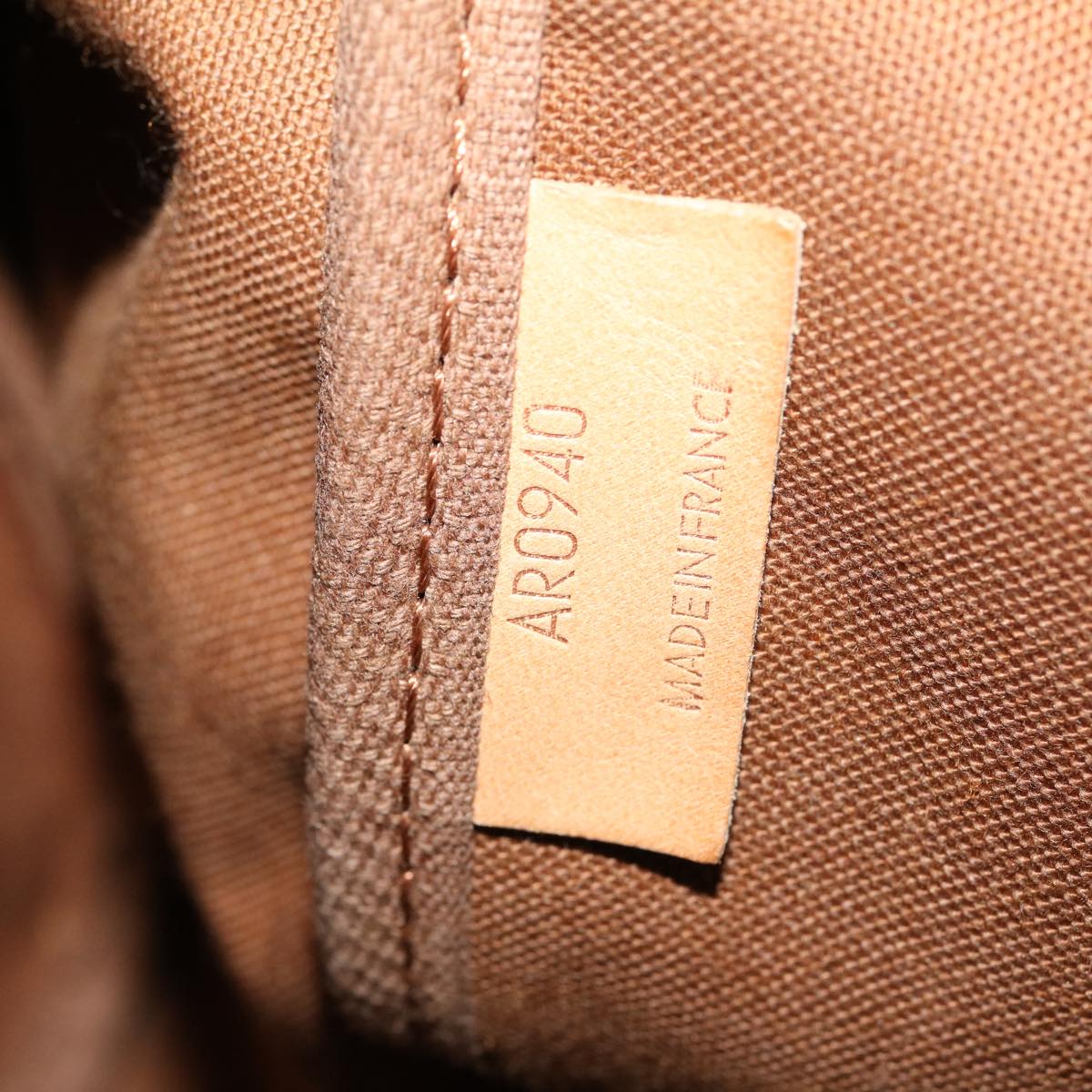 Louis Vuitton Saumur 35 Shoulder Bag