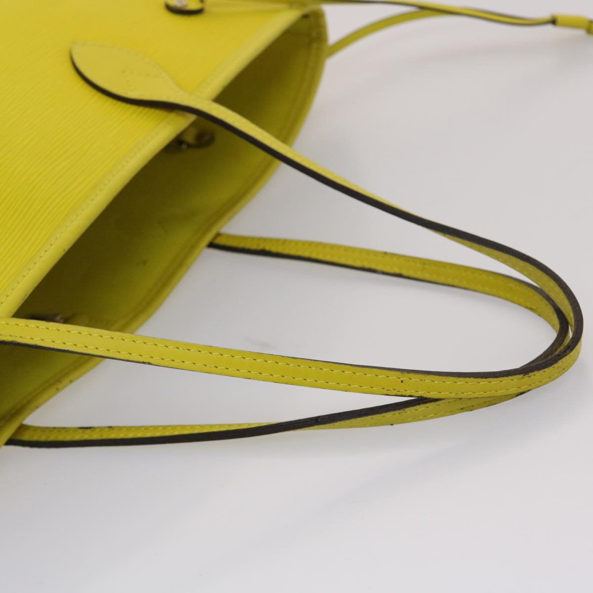 LOUIS VUITTON Neverfull MM Tote