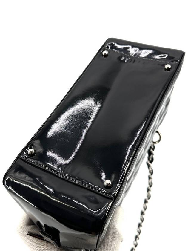 Chocolate bar patent mini chain shoulder bag Chanel
