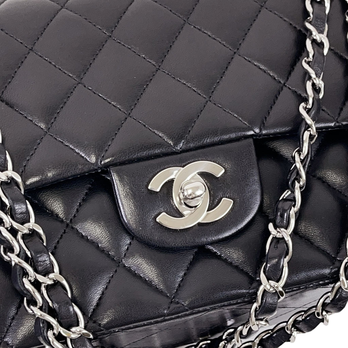Classic Flap Medium Lambskin Black SHW