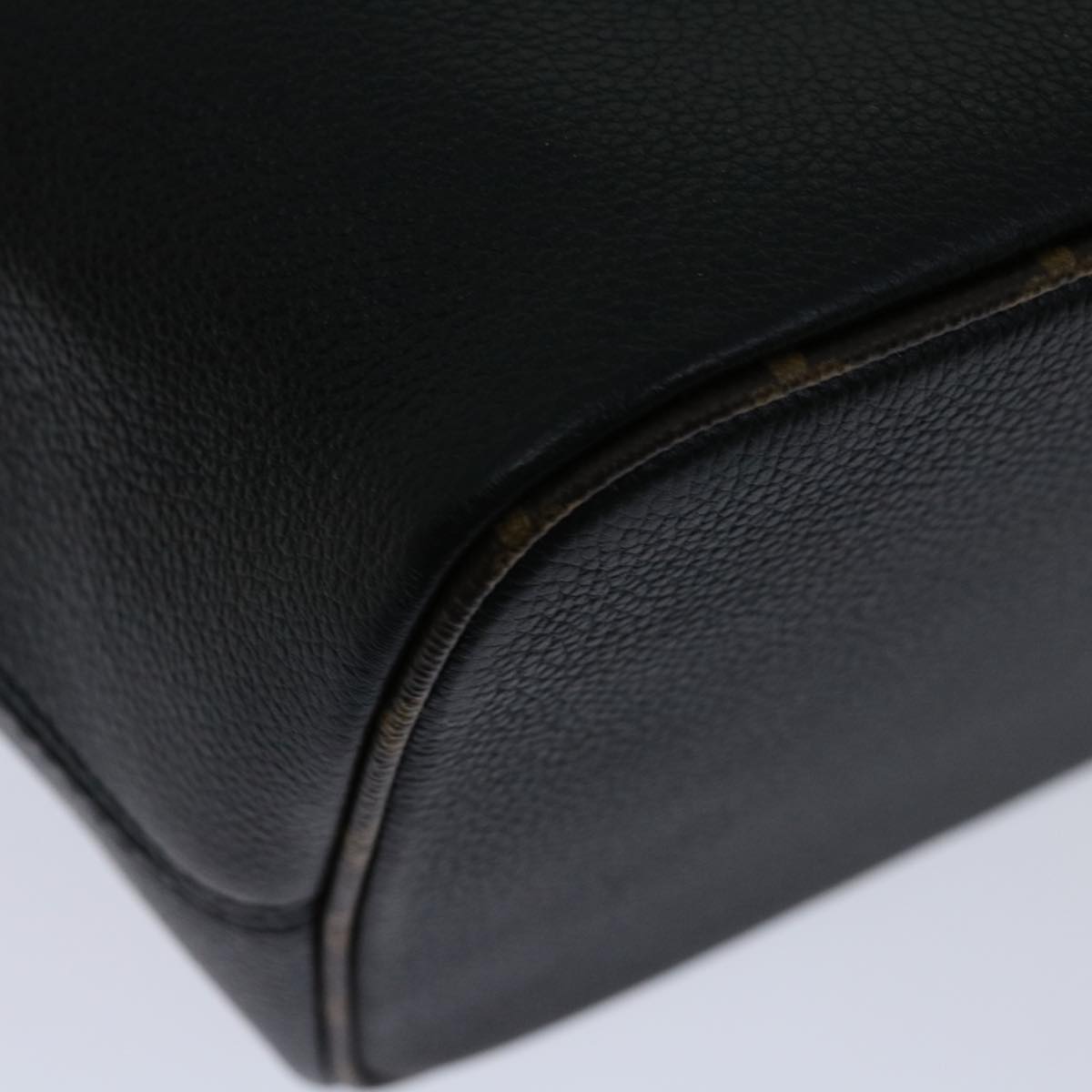 LOUIS VUITTON Neverfull MM Tote