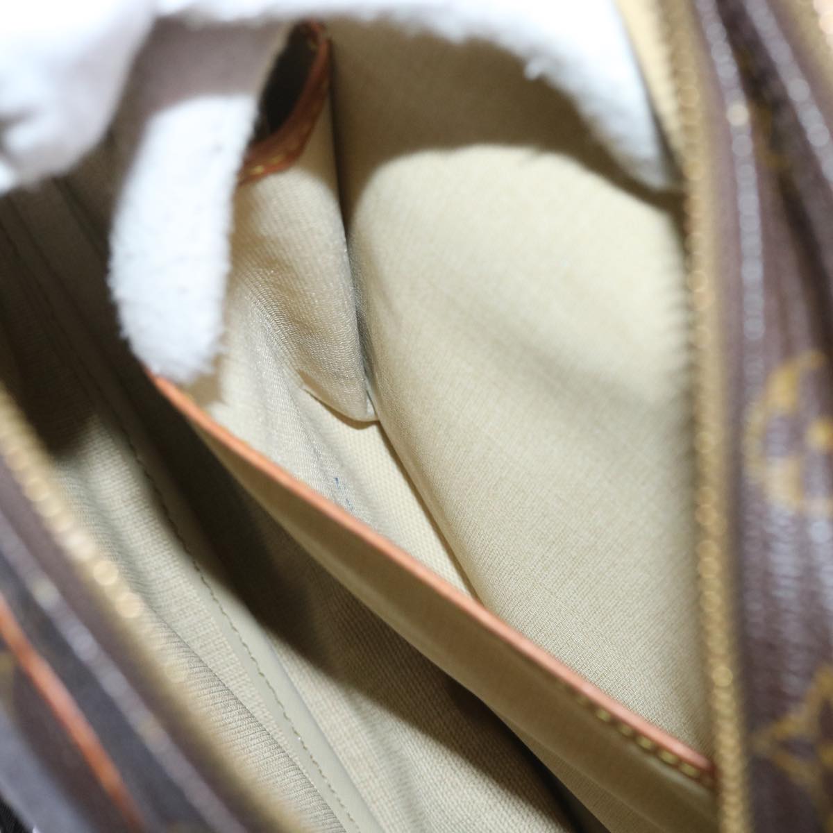 LOUIS VUITTON Reporter Shoulder Bag