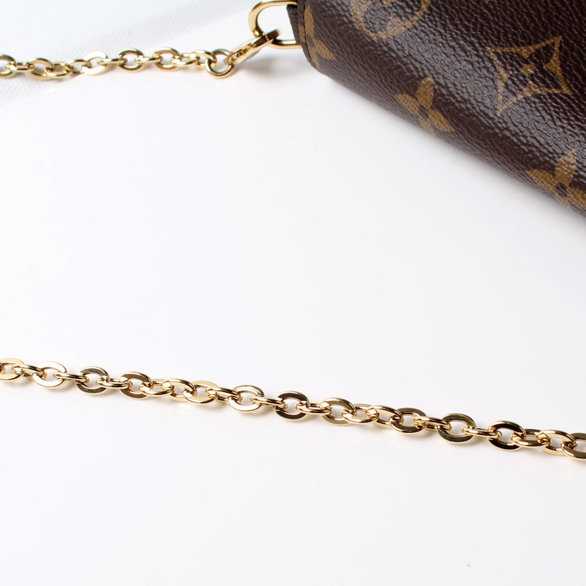 Pochette Felicie Monogram