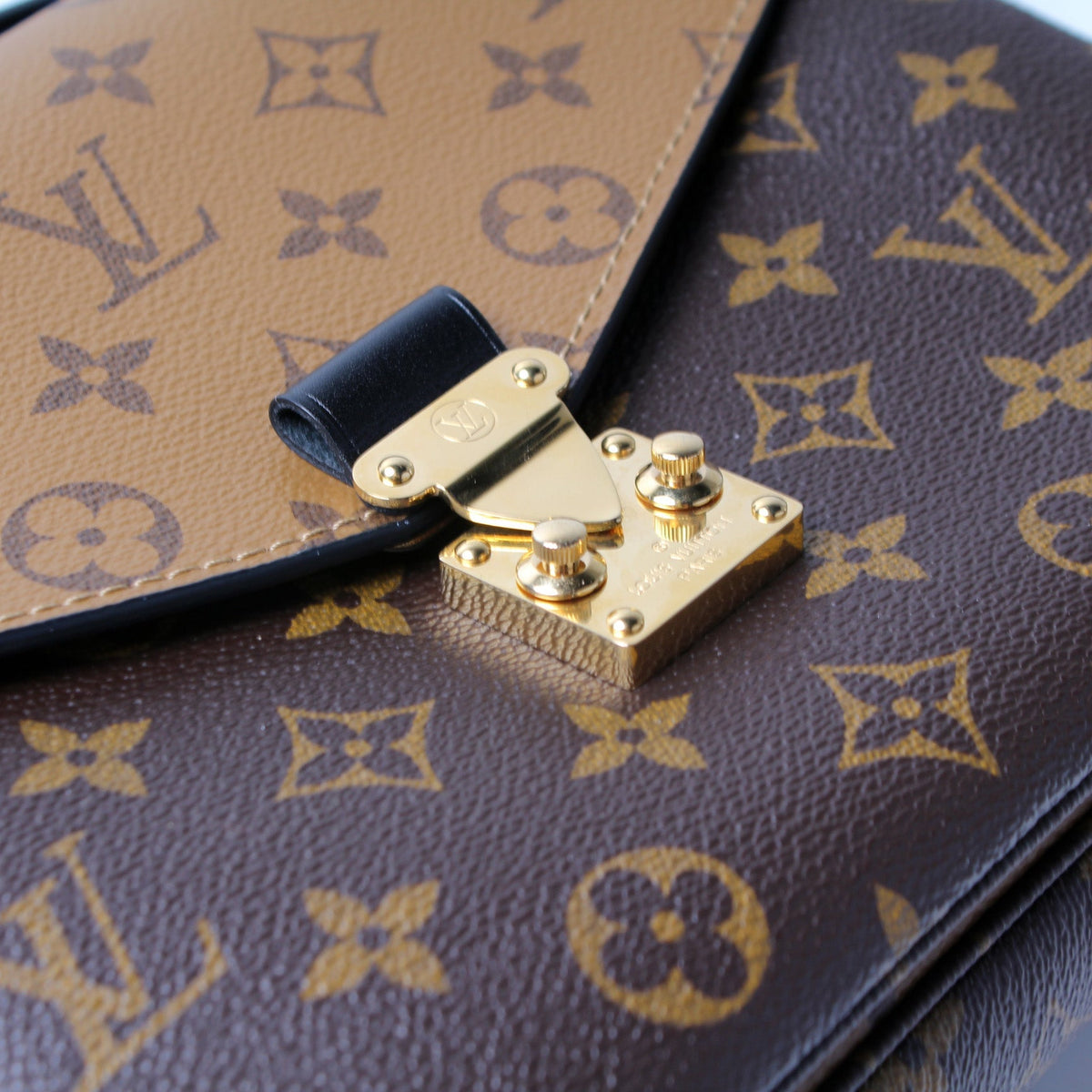 Pochette Metis Reverse Monogram