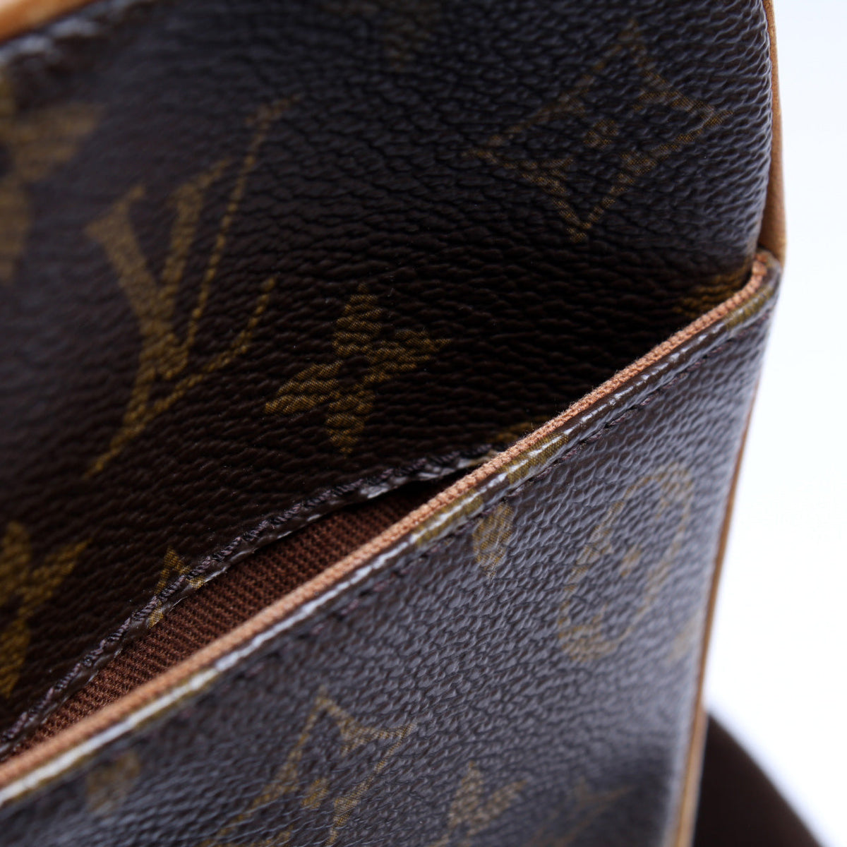 Pochette Gange Monogram