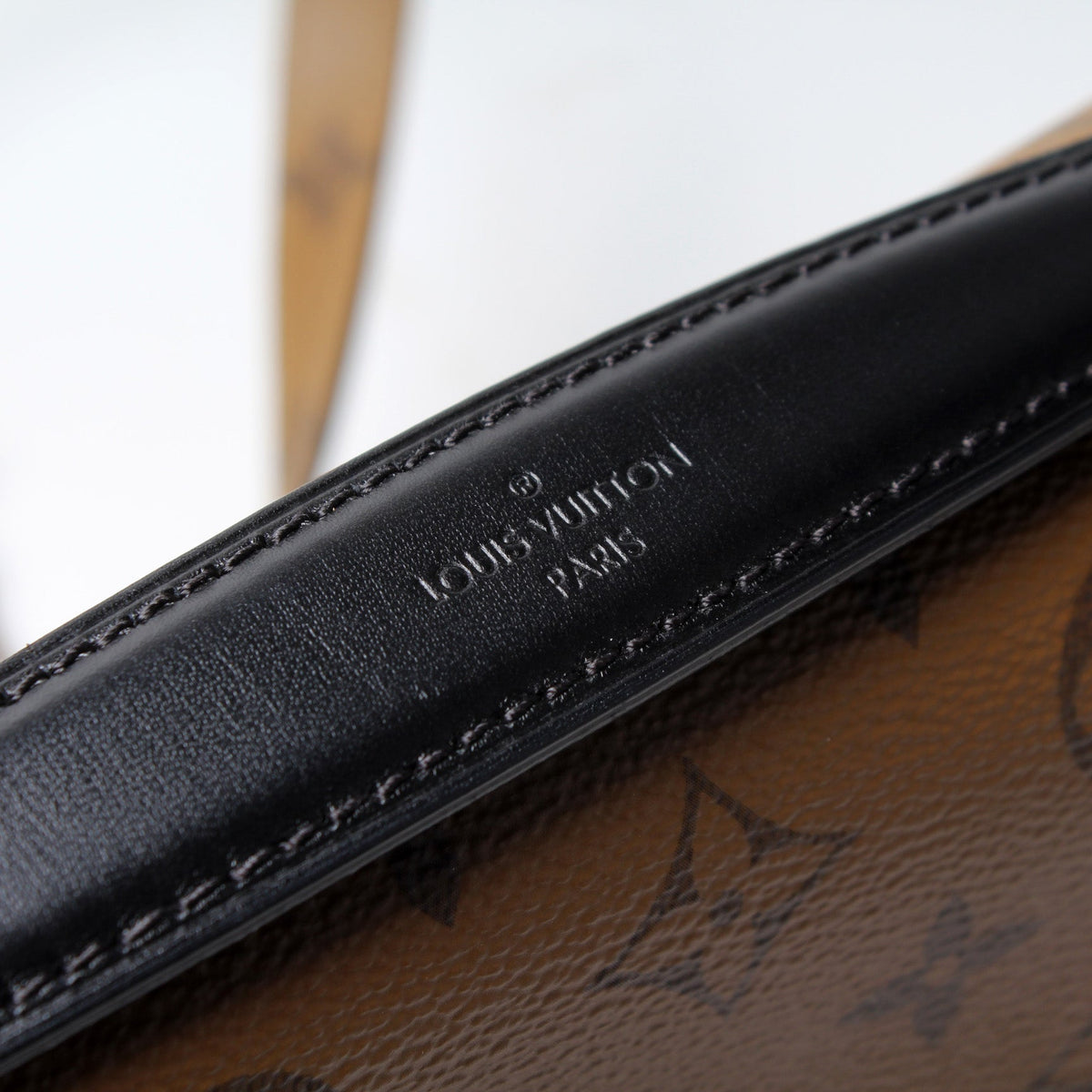 Pochette Metis Reverse Monogram